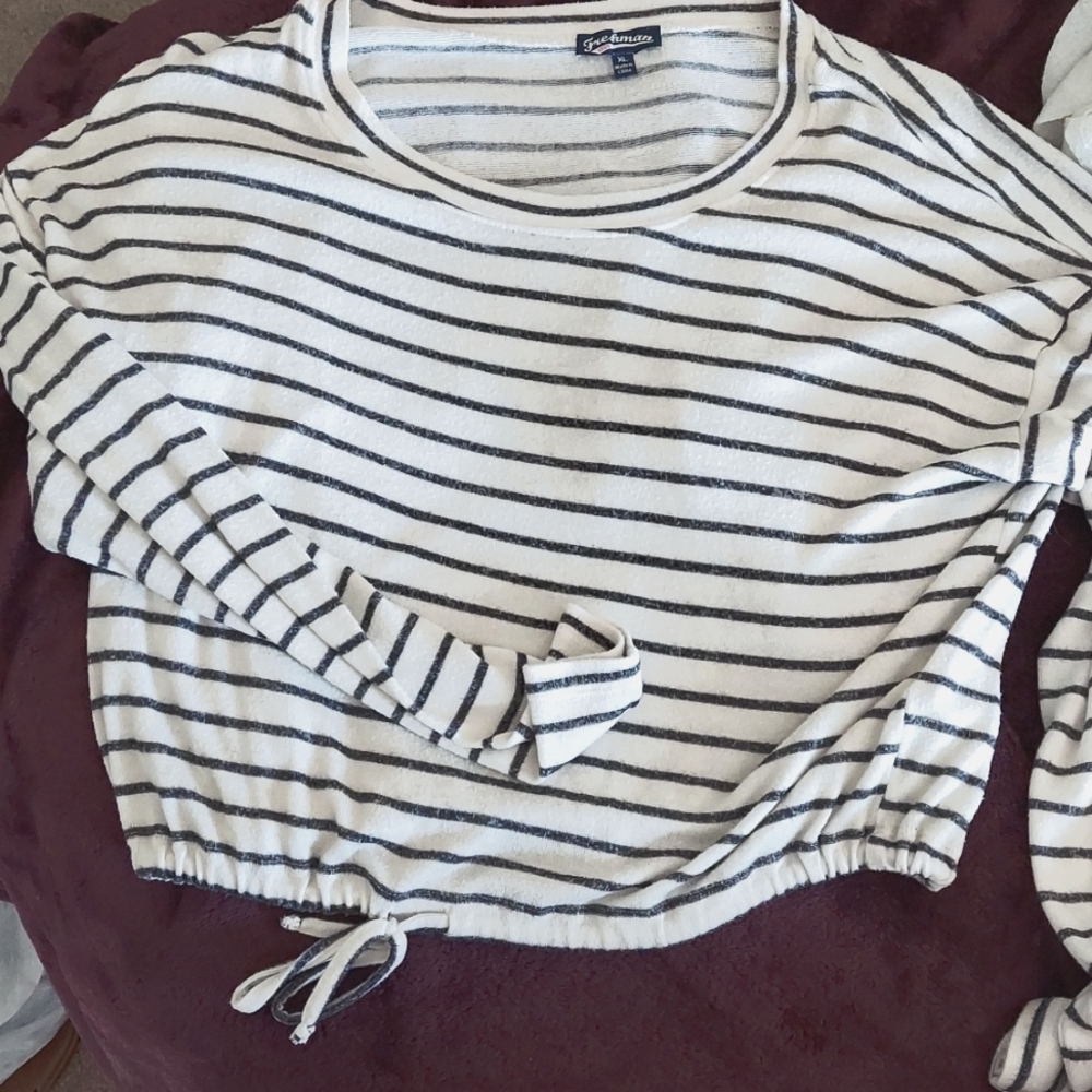Long sleeve crop top